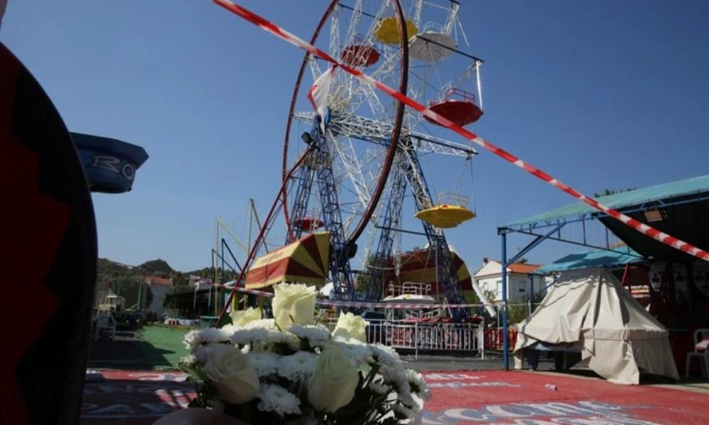 Χαλκιδική: Η βάση της καμπίνας του παιχνιδιού προκάλεσε τον θάνατο του 19χρονου